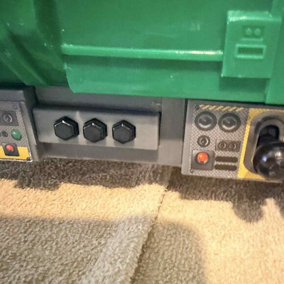 Funrise plastic battery operated Bulldozer - Picture 7 of 9